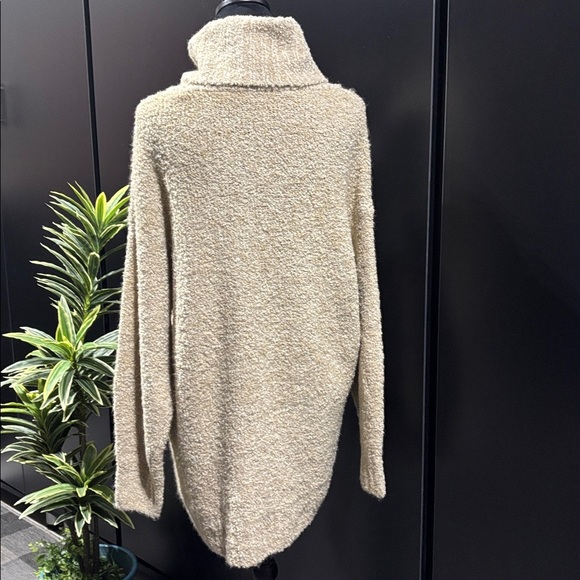 GAP Wool Blend Oversized Loose neck turtleneck,extended back hemline,soft/cozy - Picture 5 of 10